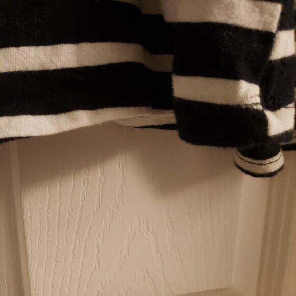 Wet Seal + Women's Black White Striped V-Neck Top LS Tee Plus Size Please Read - Picture 4 of 10